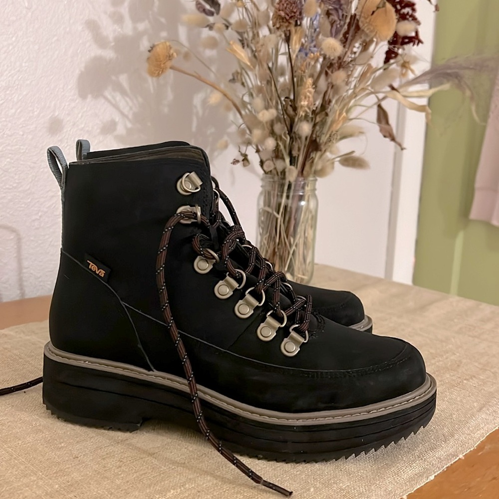 Teva Midform Black Boot